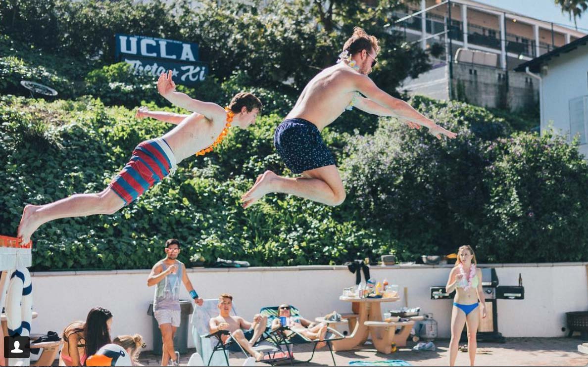 2 brothers diving into pool